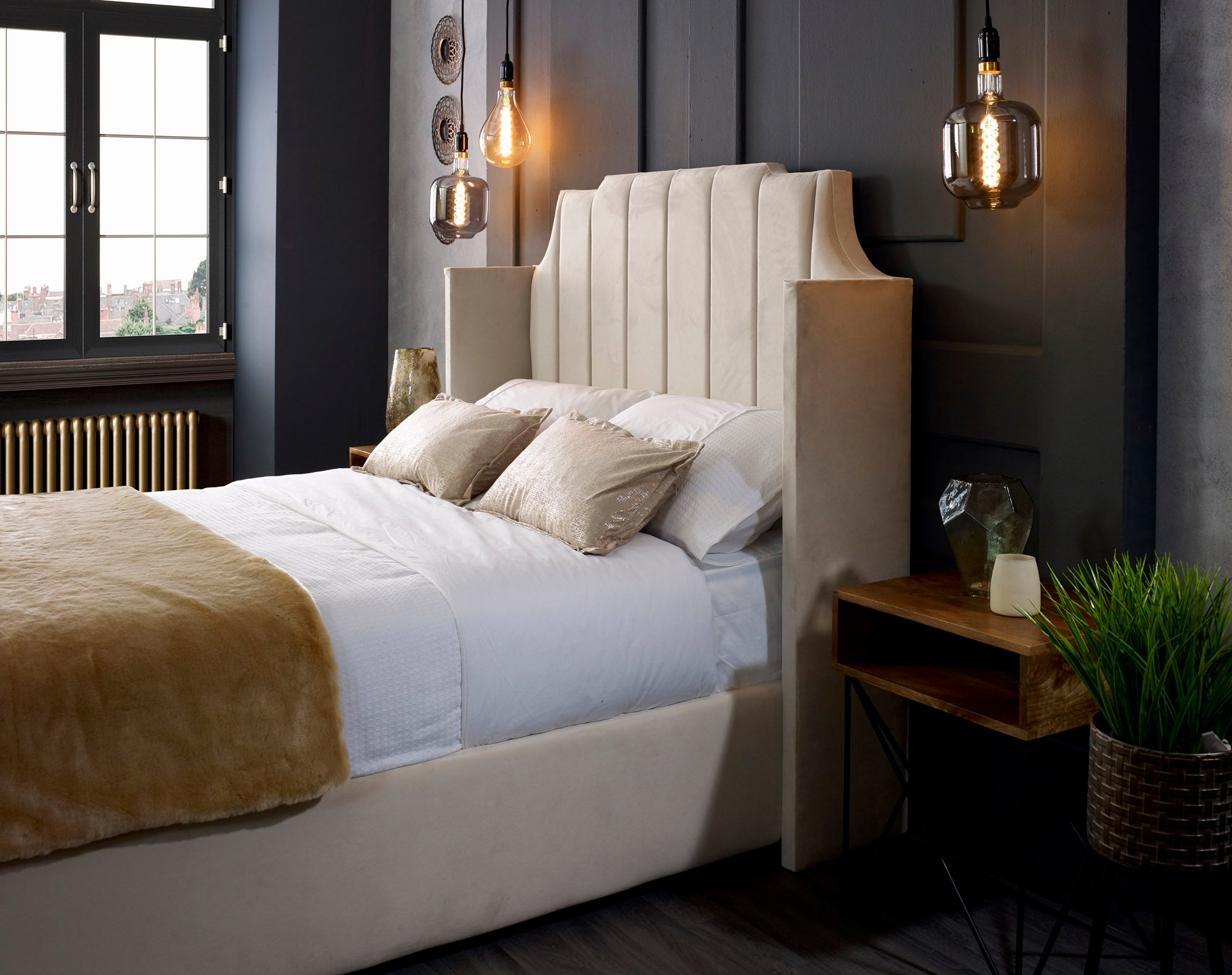 Moscow Wing Luxury Bed