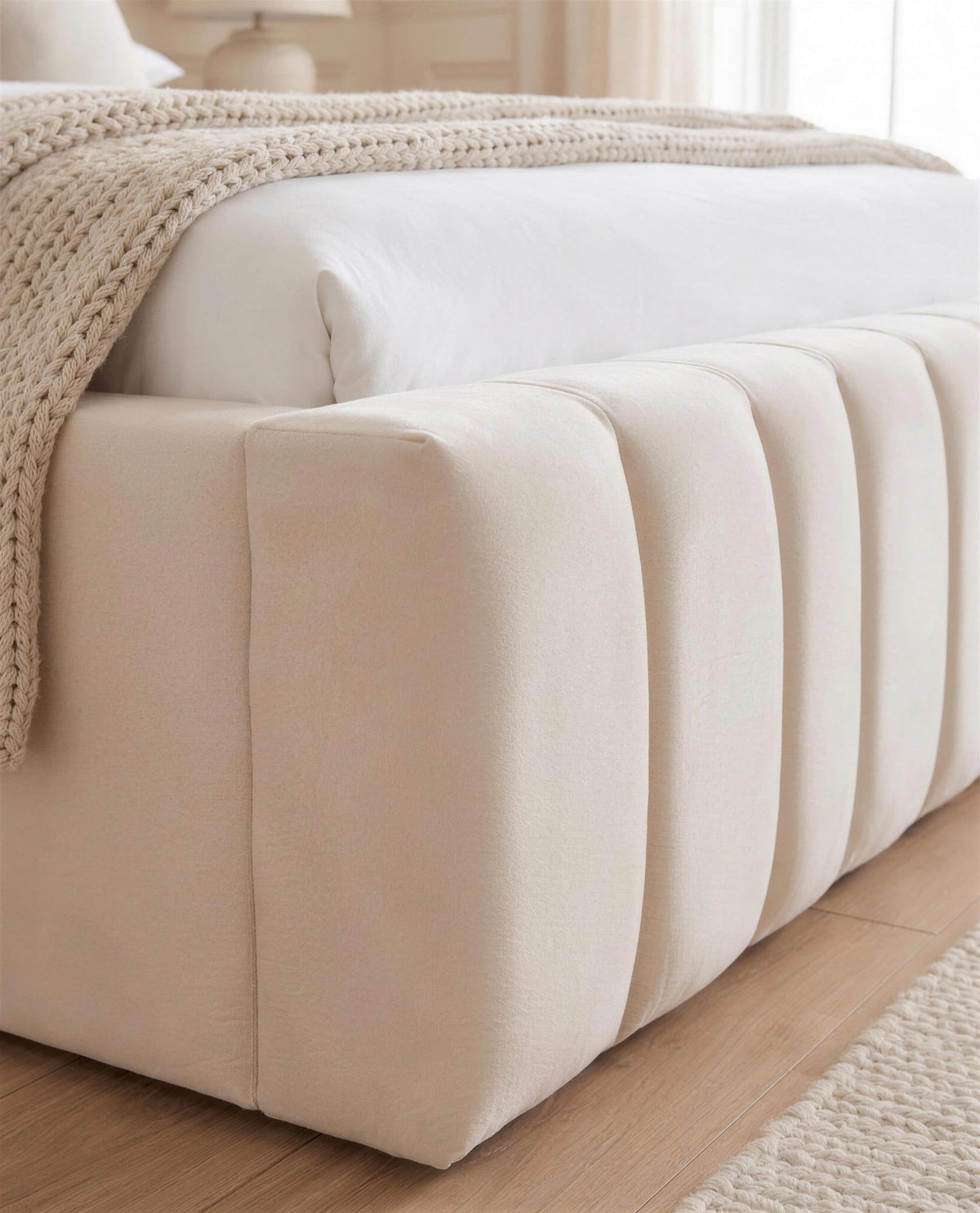 Cloud Comforter Luxury Bed, close-up of the upholstery detail