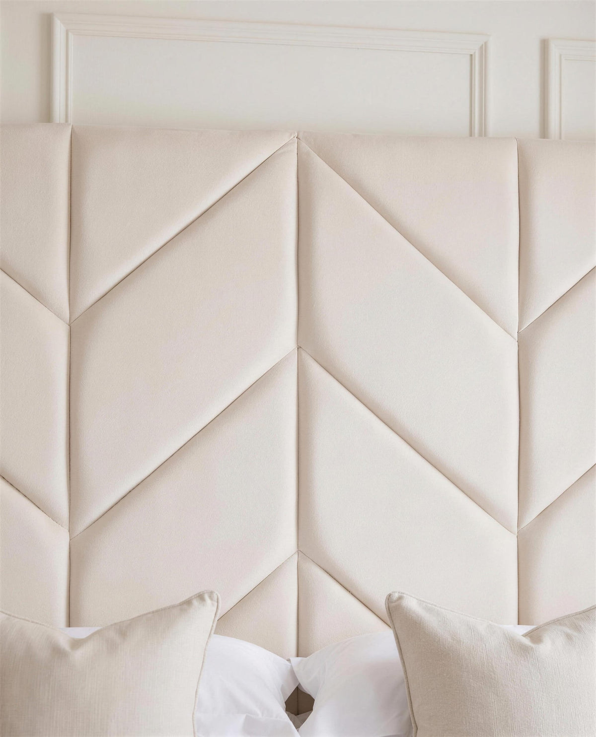 Signature Luxury Bed, close-up of the upholstery detail