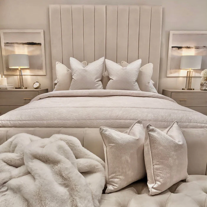 Cama con paneles de lujo Zana